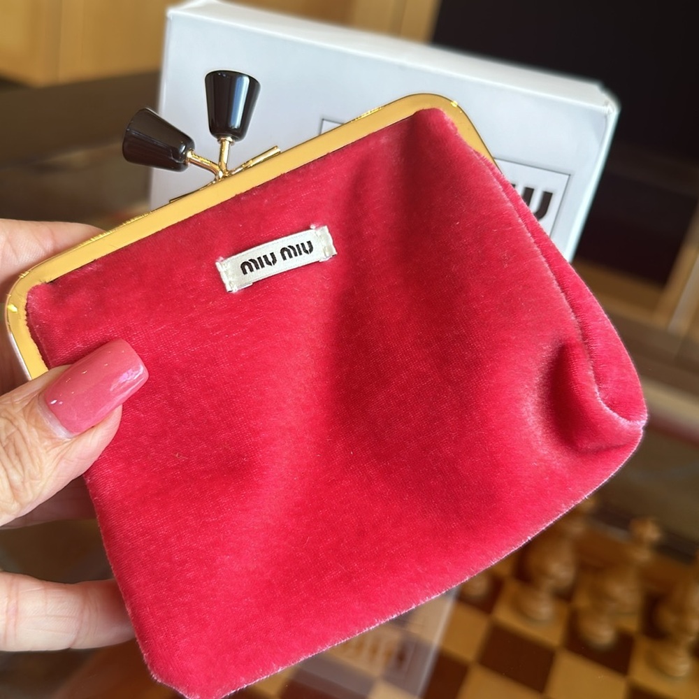 NIB MIU MIU PINKISH KISSLOCK COIN PURSE 4.5 X 4.5 VELVETY FEEL - Picture 6 of 10
